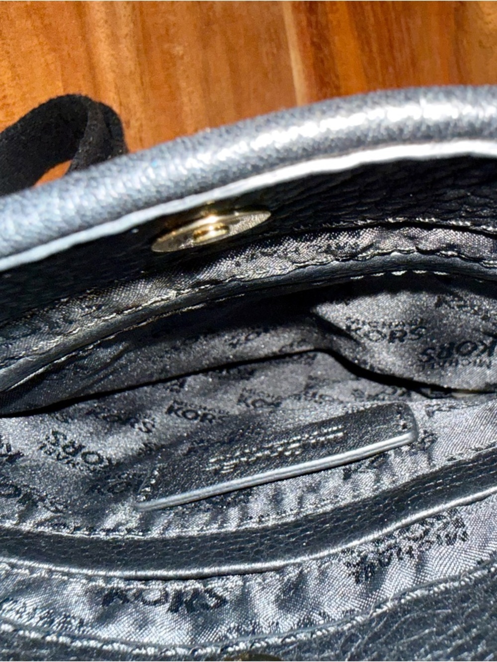 Michael Kors Vintage EST 1981 Black Pebbled Leather Crossbody Gold Hardware - Picture 6 of 11